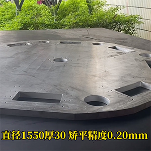 30mm厚鋼板，直徑1.55米機(jī)加工變形矯平機(jī)視頻